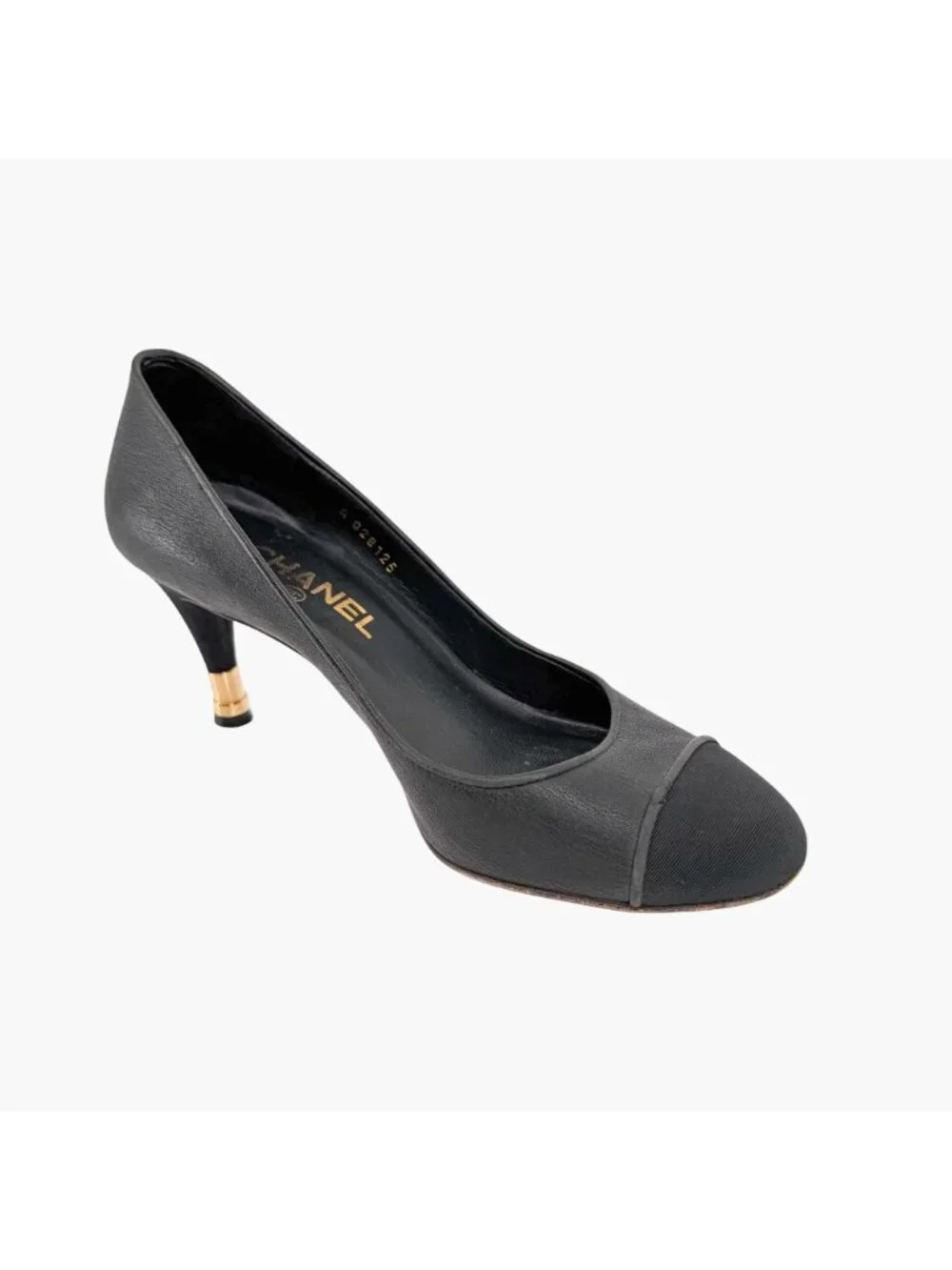 Chanel CC Cap Toe Pumps Heels Black Leather Size 38 US 7-7.5 Women’s